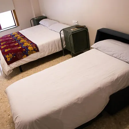 Acola Hostel *