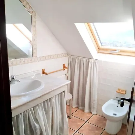 House With 3 Bedrooms In With Enclosed Garden 3 Km From The *