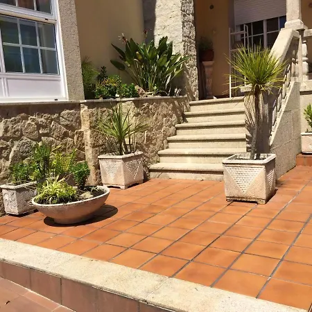 Boa Vista Chalet: City Views, Pool & Garden Retreat Chalet Pontevedra