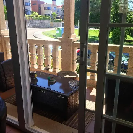 Boa Vista Chalet: City Views, Pool & Garden Retreat Chalet Pontevedra