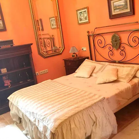 Boa Vista Chalet: City Views, Pool & Garden Retreat Chalet Pontevedra