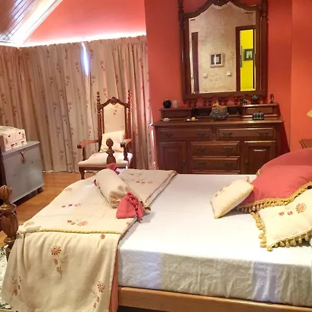 Boa Vista Chalet: City Views, Pool & Garden Retreat * Pontevedra