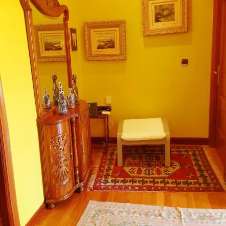 Boa Vista Chalet: City Views, Pool & Garden Retreat * Pontevedra
