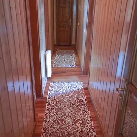 Casa De Madera Con Piscina Privada