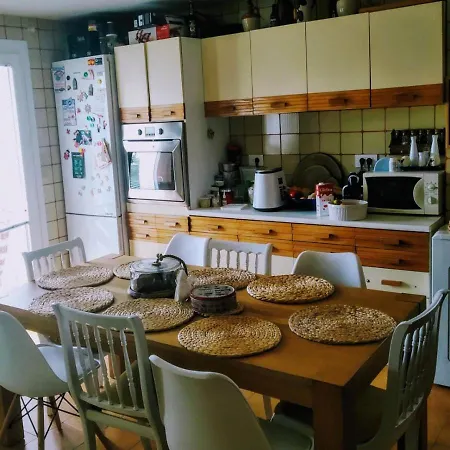 Pepe, Casa Compartida