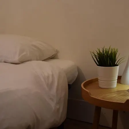 Slow Hostel *