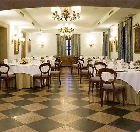 Hotel De 4*
