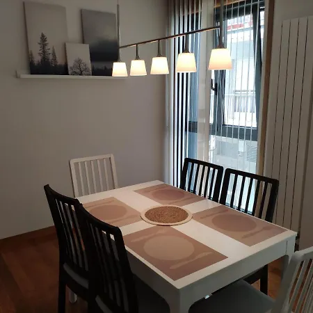 Coco Pardal, Apartment