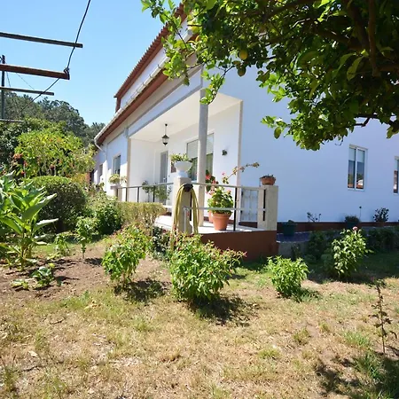 Casa Con Jardin En Vilanova De Arousa Holiday home Pontevedra
