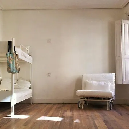 Slow Hostel *