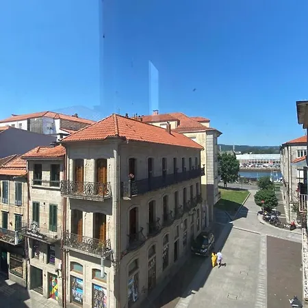 Plaza Celso Garcia De La Riega 6, 3 Apartment
