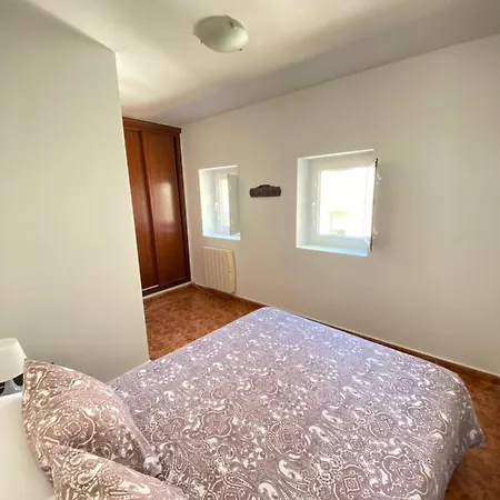 Plaza Celso Garcia De La Riega 6, 3 Apartment