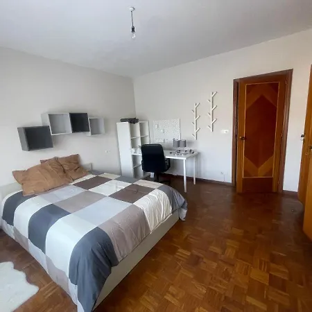 8 Personas En Apartment