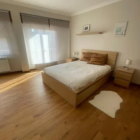 Apartment 8 Personas En *