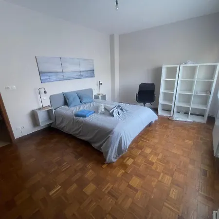 Apartment 8 Personas En