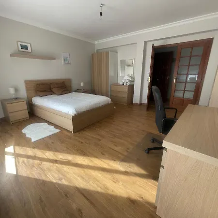 Apartment 8 Personas En