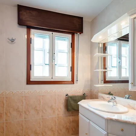 Casa Bella Lalin- 4 Double Bedroom Galician Country Home! Holiday home