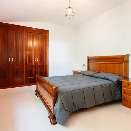 Holiday home Casa Bella Lalin- 4 Double Bedroom Galician Country Home! *