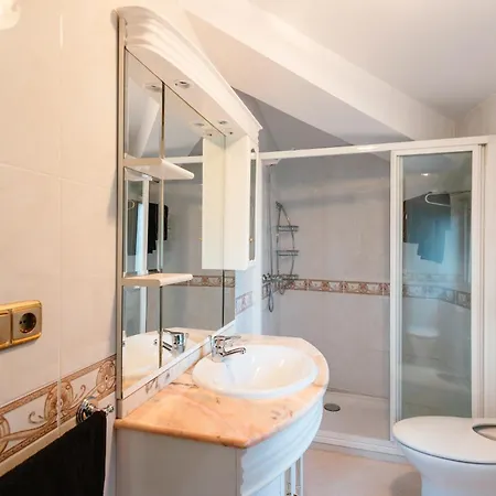 Casa Bella Lalin- 4 Double Bedroom Galician Country Home! Holiday home Pontevedra