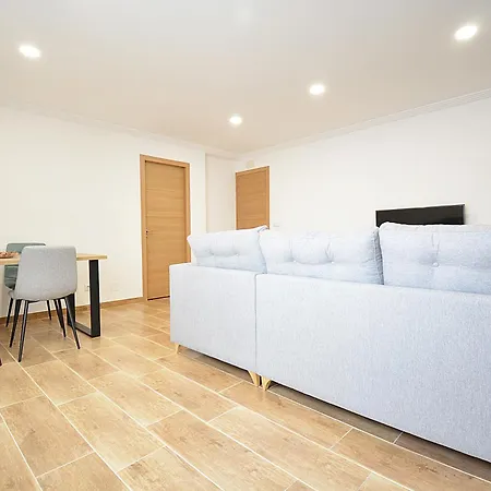 Galihost - Casa Con Jardin En *