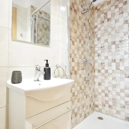 Galihost - Casa Con Jardin En
