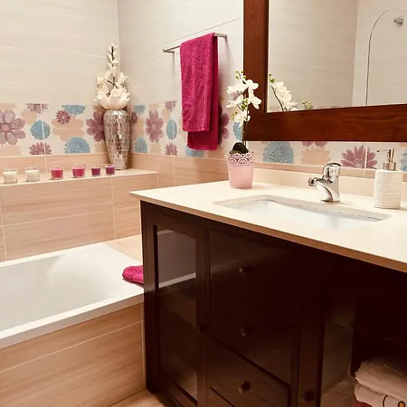 Con Piscina Holiday home *
