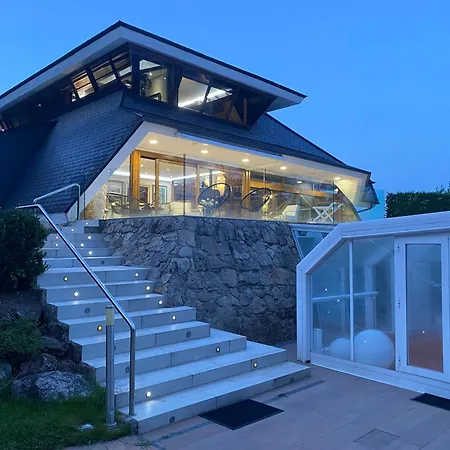 Arlington Real Estate Vigo Villa *