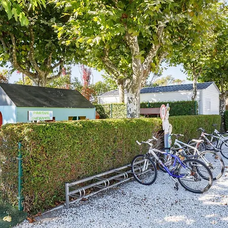 B1 Village de vacances *