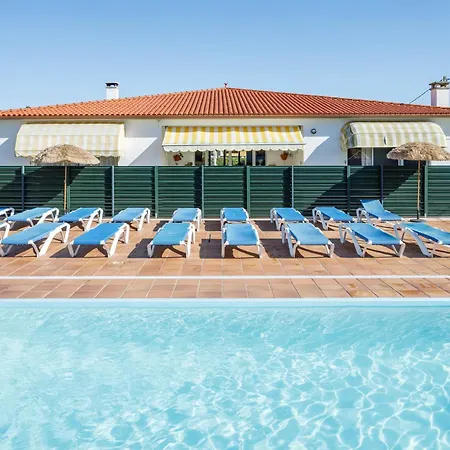 Aldeamento Turístico A6 *