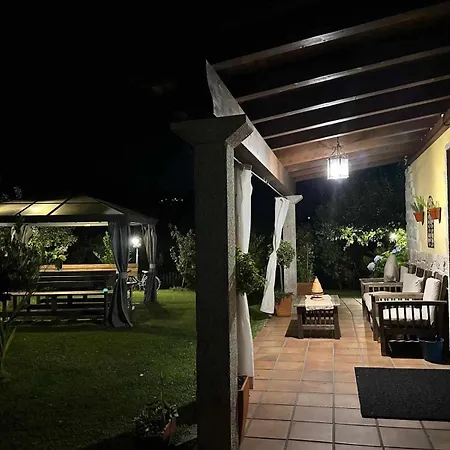 Holiday home Con Piscinajardinbarbacoa