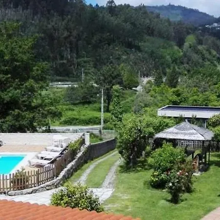 Con Piscinajardinbarbacoa Holiday home Pontevedra