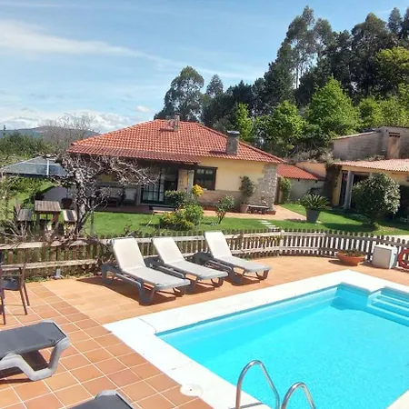 Holiday home Con Piscinajardinbarbacoa