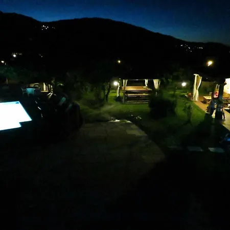 Con Piscinajardinbarbacoa Holiday home