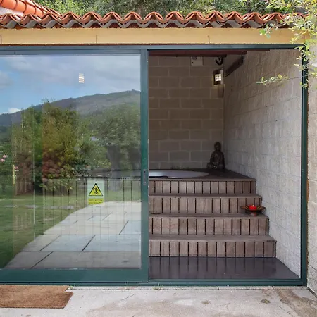 Con Piscinajardinbarbacoa Holiday home