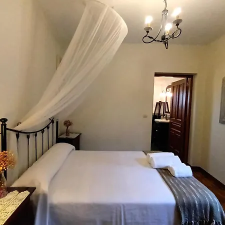 Holiday home Con Piscinajardinbarbacoa *