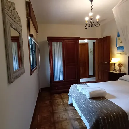 Con Piscinajardinbarbacoa Holiday home