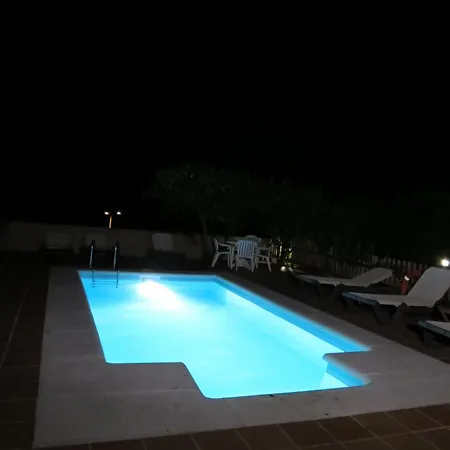 Holiday home Con Piscinajardinbarbacoa *