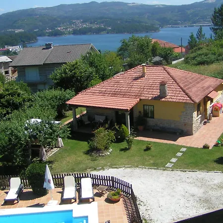 Holiday home Con Piscinajardinbarbacoa