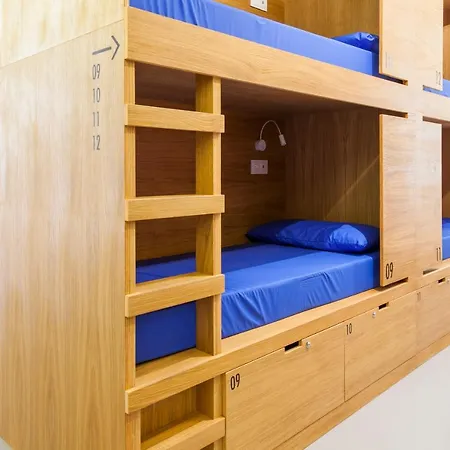 Acola Hostel *