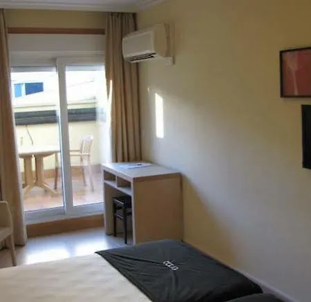 Hotel Room 2*