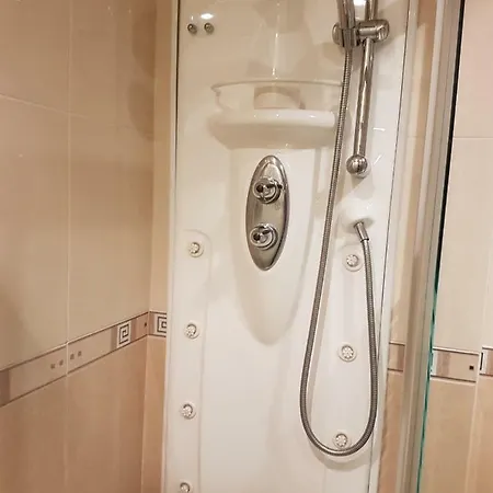 Luxury Apartment *